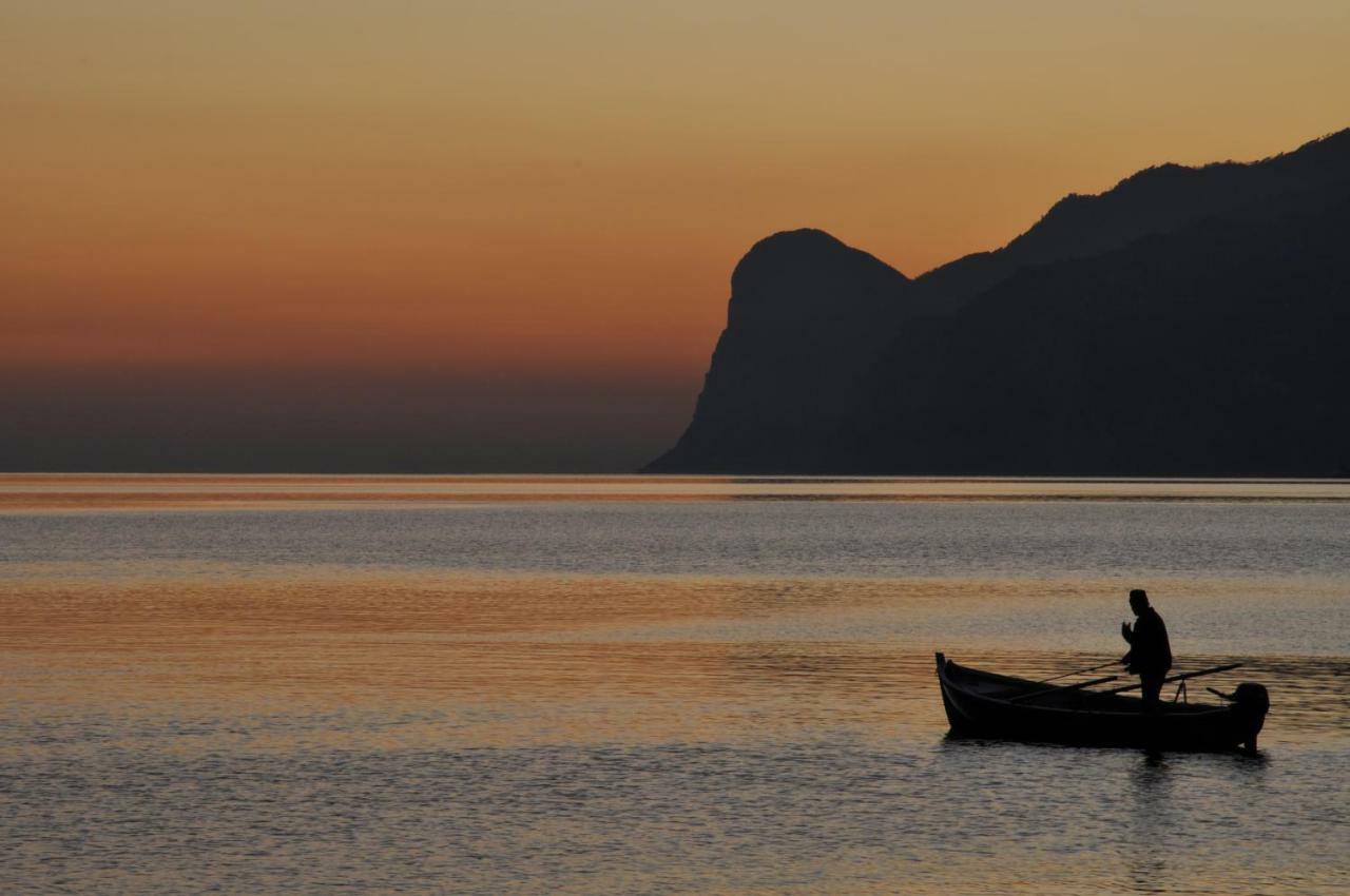 Lake & Castle View Apartment Riva del Garda Exterior foto